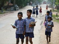 image067  auf dem Weg zur Schule