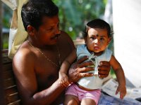 image077  Paulos mit kleinem Mädchen